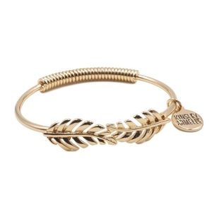 NEW Kinsley Armelle Laurel Leaf Bracelet